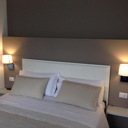 Residenza Le Camelie Apartment Oggebbio Luaran gambar