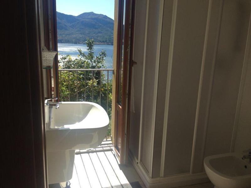 Residenza Le Camelie Apartment Oggebbio Luaran gambar